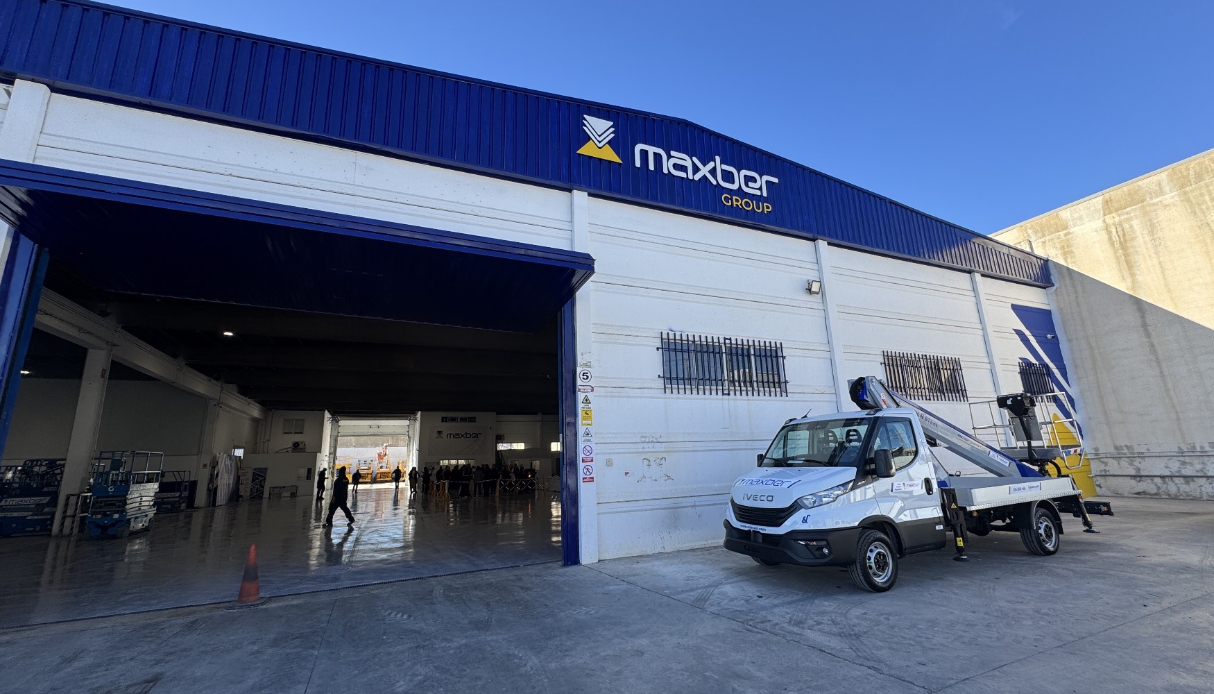 Diferentes reas de las nuevas instalaciones de Maxber en Valencia