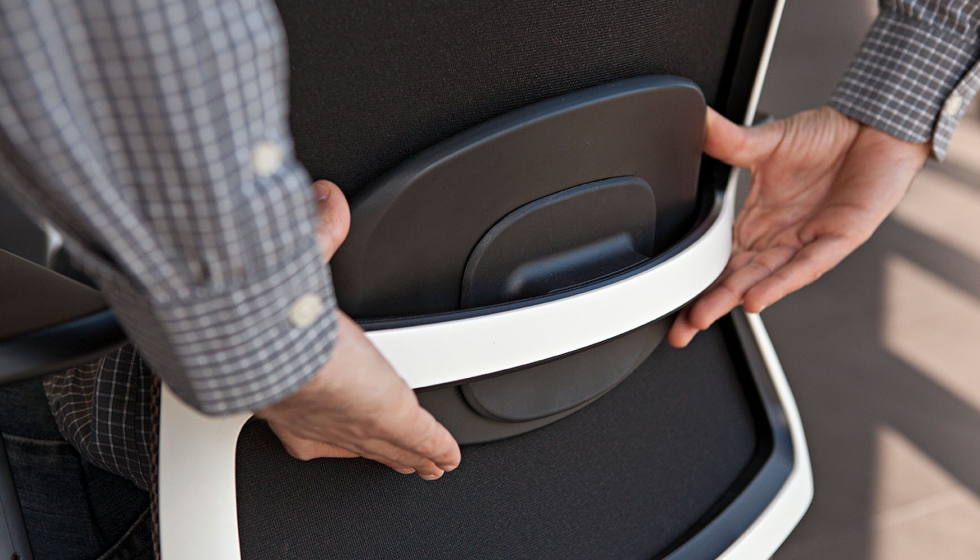 Cada lnea del respaldo y cada punto de unin estructural de la nueva coleccin responden a una lgica esttica que integra forma y funcin...