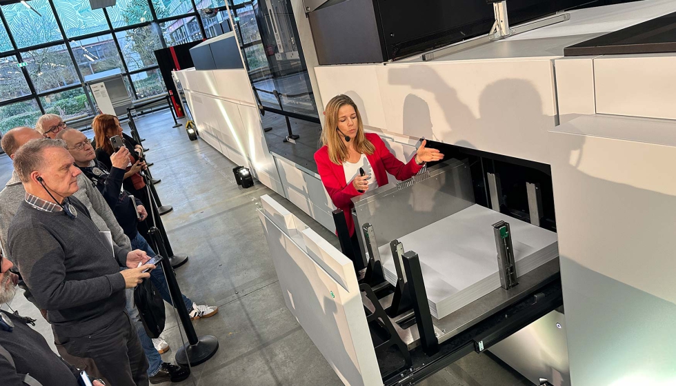 Presentacin de la VarioPress iV7, en el Customer Centre Experience de Canon