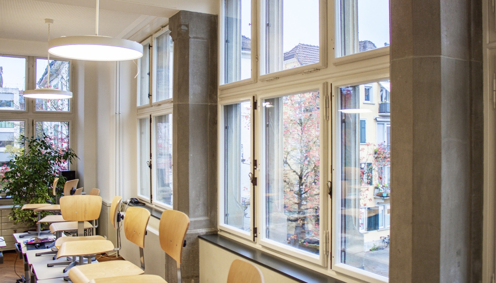 El eje central del complejo: la llamativa arcada y el saliente asimtrico marcan el inicio arquitectnico del complejo escolar Lavater...