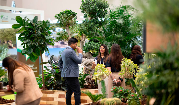 Los expositores mostraron tecnologas de riego eficiente, invernaderos inteligentes y plantas resistentes al calor y la salinidad para climas ridos...