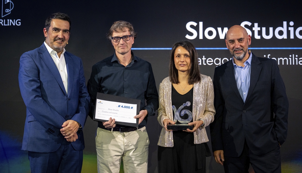 Roberto Taibo y Javier Bermejo, directores generales Kommerling, flanqueando a Vctor Vergs y Jade Serra...