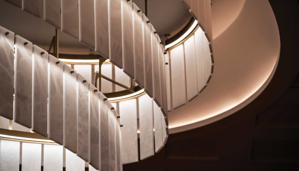 Detalle de las tablillas de alabastro del impresionante chandelier diseado ad hoc por Ilmiodesign. Foto: Diego Pelz...