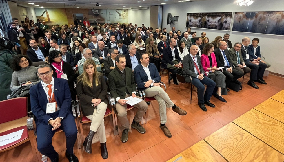 Ms de 100 profesionales del sector agroalimentario llenaron el saln de actos de ITACYL en la presentacin de DATAGIA...