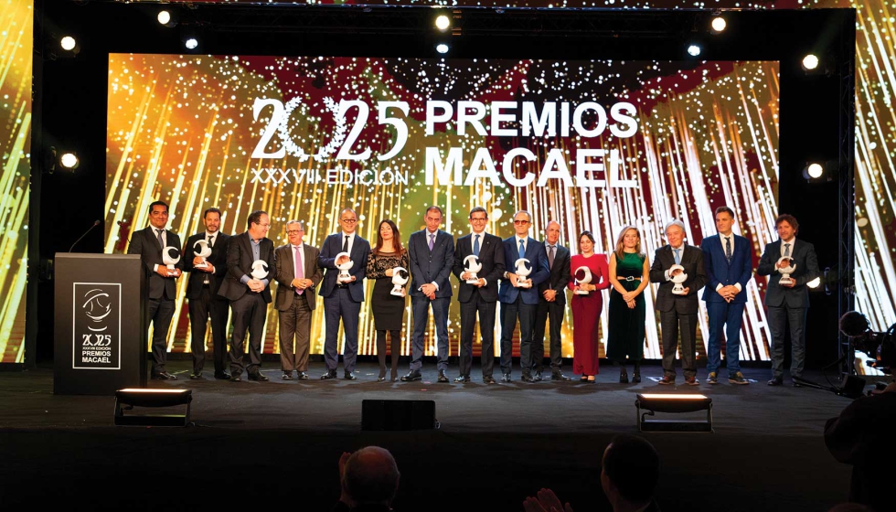 Foto de familia de los premiados en la 38 edicin de los Premios Macael