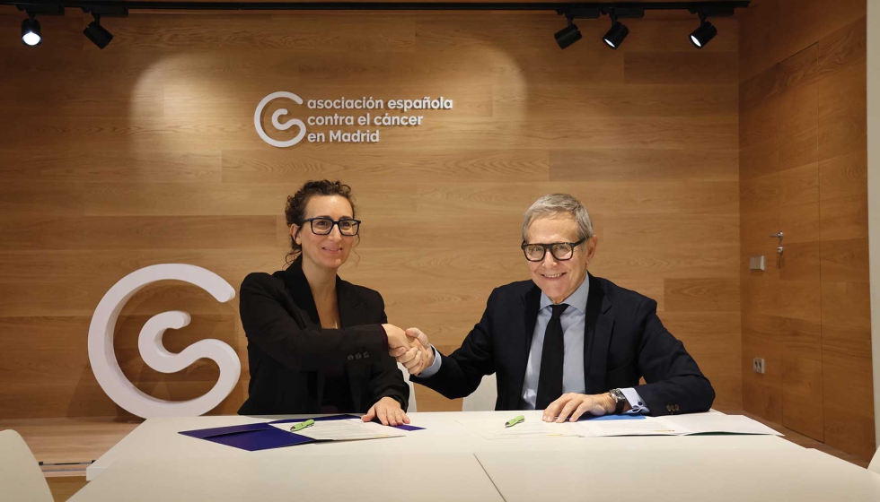 Firma del acuerdo entre Aitana Gar Prez, directora del INSST, y Ramn Reyes, presidente de la AECC