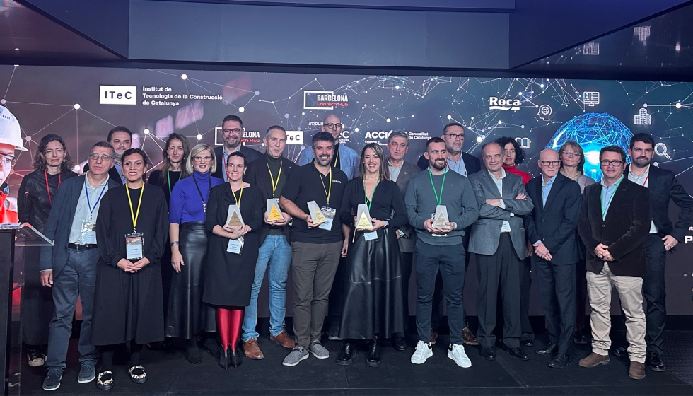 Foto de familia de los premiados en la primera edicin de los Premios Contech