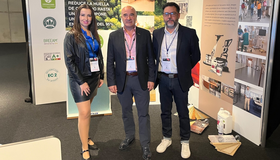 El equipo de Bona ofreci toda la informacin sobre el sistema a los profesionales asistentes