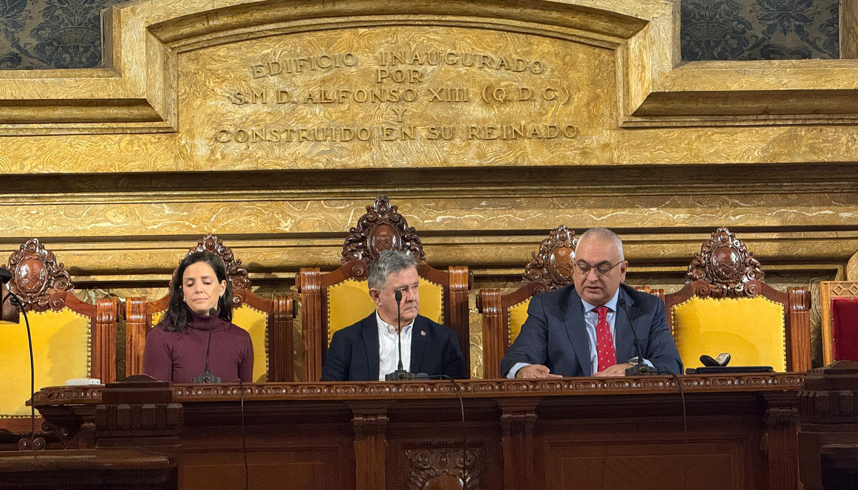 Mesa inaugural de la jornada