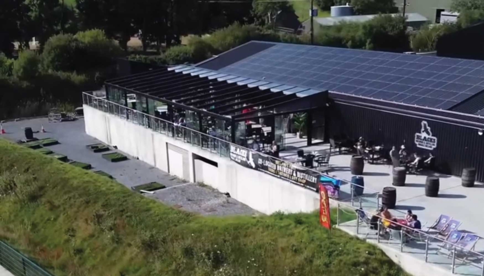 El sistema se caracteriza por su estructura de aluminio reforzado, adecuada para entornos costeros...