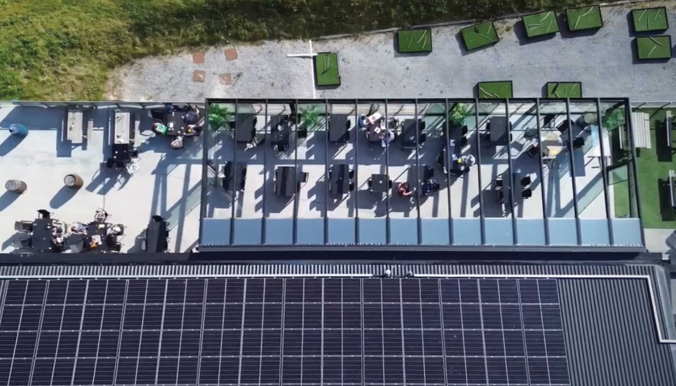 Con la nueva instalacin, la terraza dispone de un espacio funcional y adaptable durante los 365 das del ao...