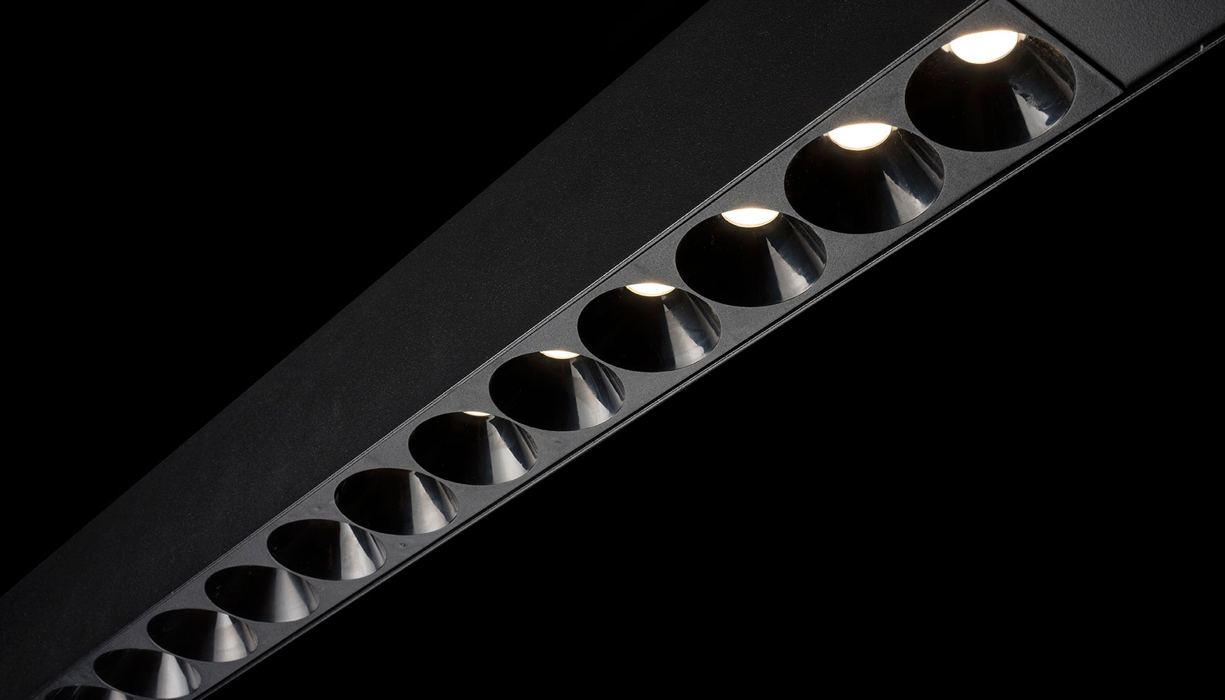 TRAZZO AVANT con multi-reflector ofrece un elevado confort visual manteniendo niveles de UGR inferiores a 16. Foto Normagrup...