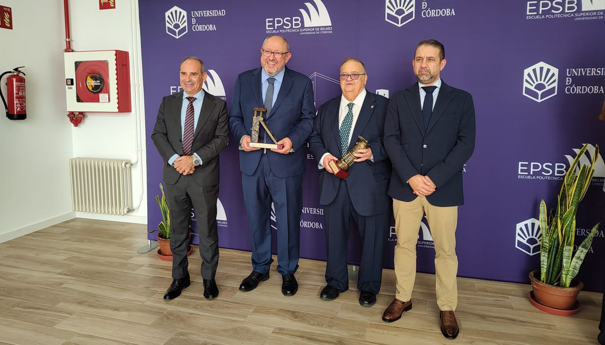 Entrega del reconocimiento conmemorativo a COIMS por el 100 Aniversario de la EPS de Belmez