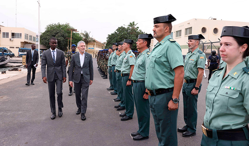 Imagen del acto oficial en el Arsenal Militar de Dakar, donde se formaliz la entrega de los buques de patrulla costera