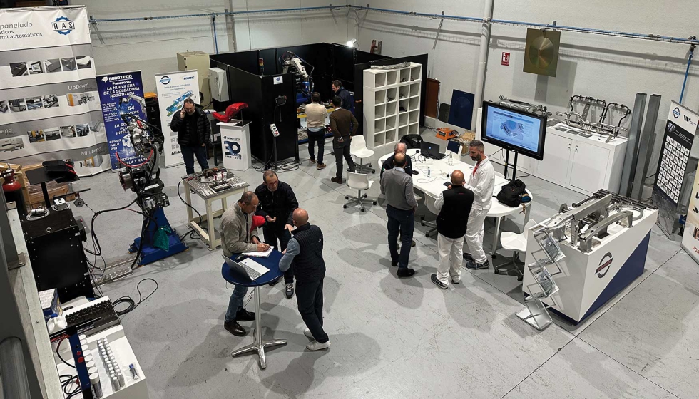 Durante tres das Supraform acogi la visita de clientes interesados en conocer las soluciones de robtica automatizada de Panasonic...