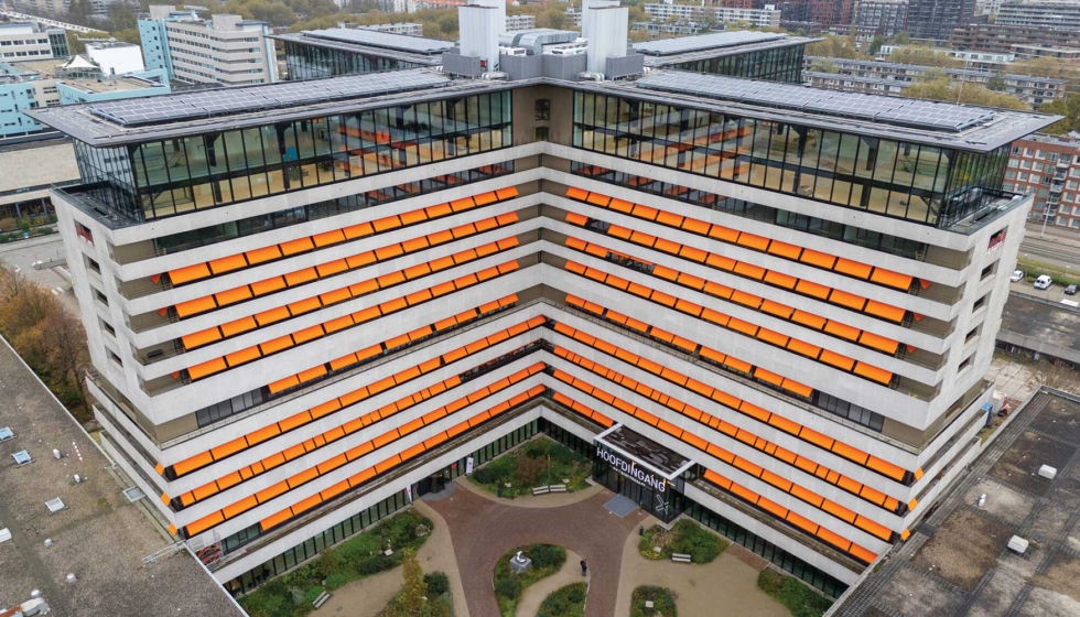 Vista general del edificio Het Slotervaart de Amsterdam, con los toldo con tejido Masacril de Sauleda