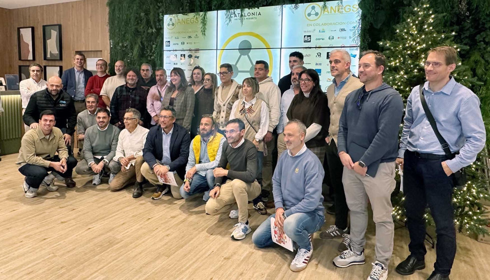 Foto de grupo de los asociados a Anegs que acudieron a la Asamblea General de la asociacin