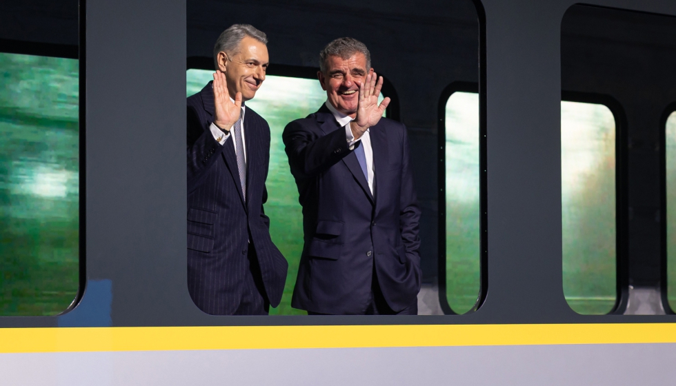 Jnos Lzr, ministro de Construccin y Transporte de Hungra (izq...