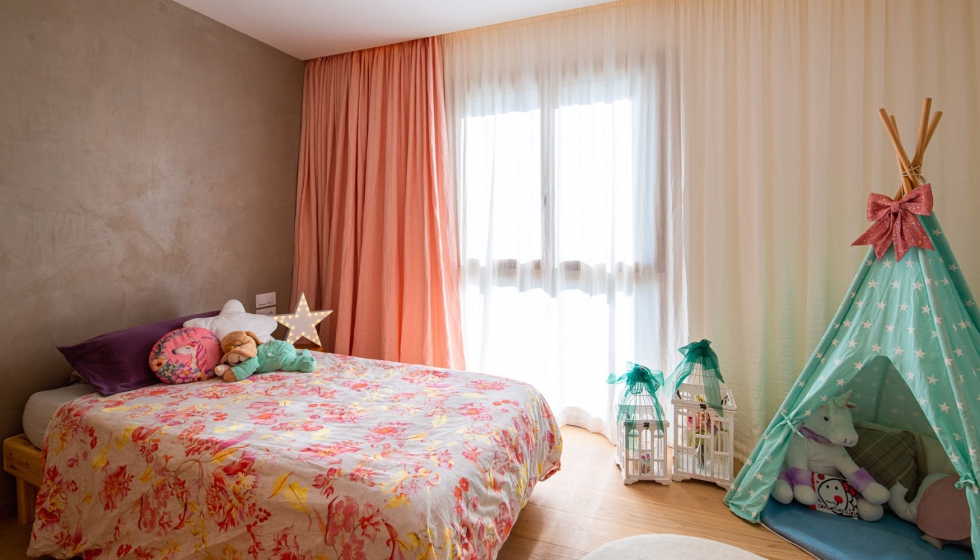 Los colores neutros destacan en las habitaciones infantiles de la casa. Foto: Juan Luis Campoy