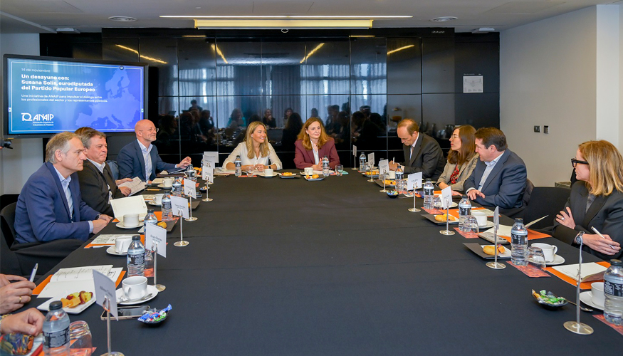 Primer desayuno institucional de ANAIP con la europarlamentaria Susana Sols y empresas del sector plstico