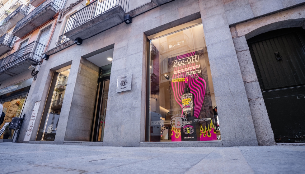 Vista exterior del Muc-Off Performance Lab by Velodrom en el Barri Vell de Girona