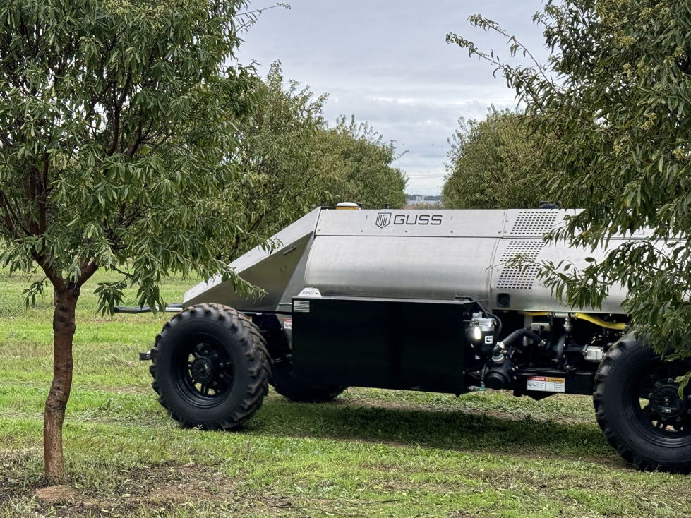 Gracias al uso de GPS, LiDAR, sensores y software, un operador puede controlar varias unidades de este robot simultneamente...