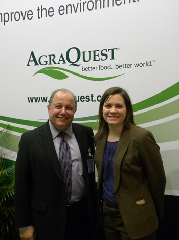 Jon Amdursky y Sarah Reiter, responsables del Departamento de Marketing de Agraquest, durante la pasada edicin de Fruit Logistica...