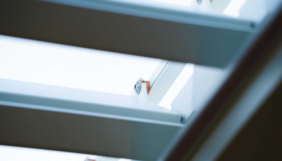 ELYA incorpora un sistema de montaje pensado para agilizar la instalacin de lamas, reduciendo tiempos en obra