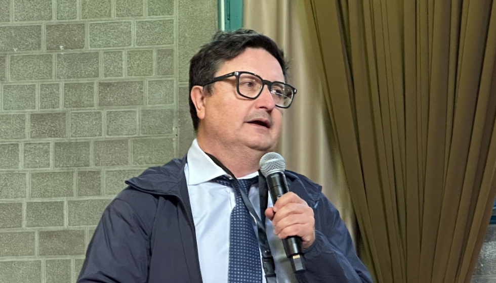 Antolino Gallego, doctor en Fsica por la Universidad de Granada, durante su sesin magistral