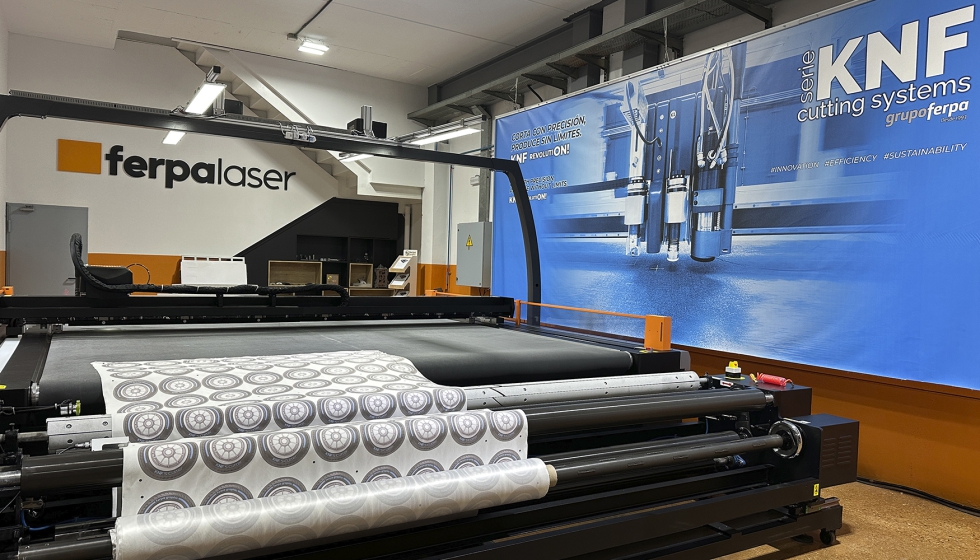 El alimentador de bobina autom�tico y automatizado se basa en un sistema de soporte de bobinas con control de tensi�n del material y posicionamiento...