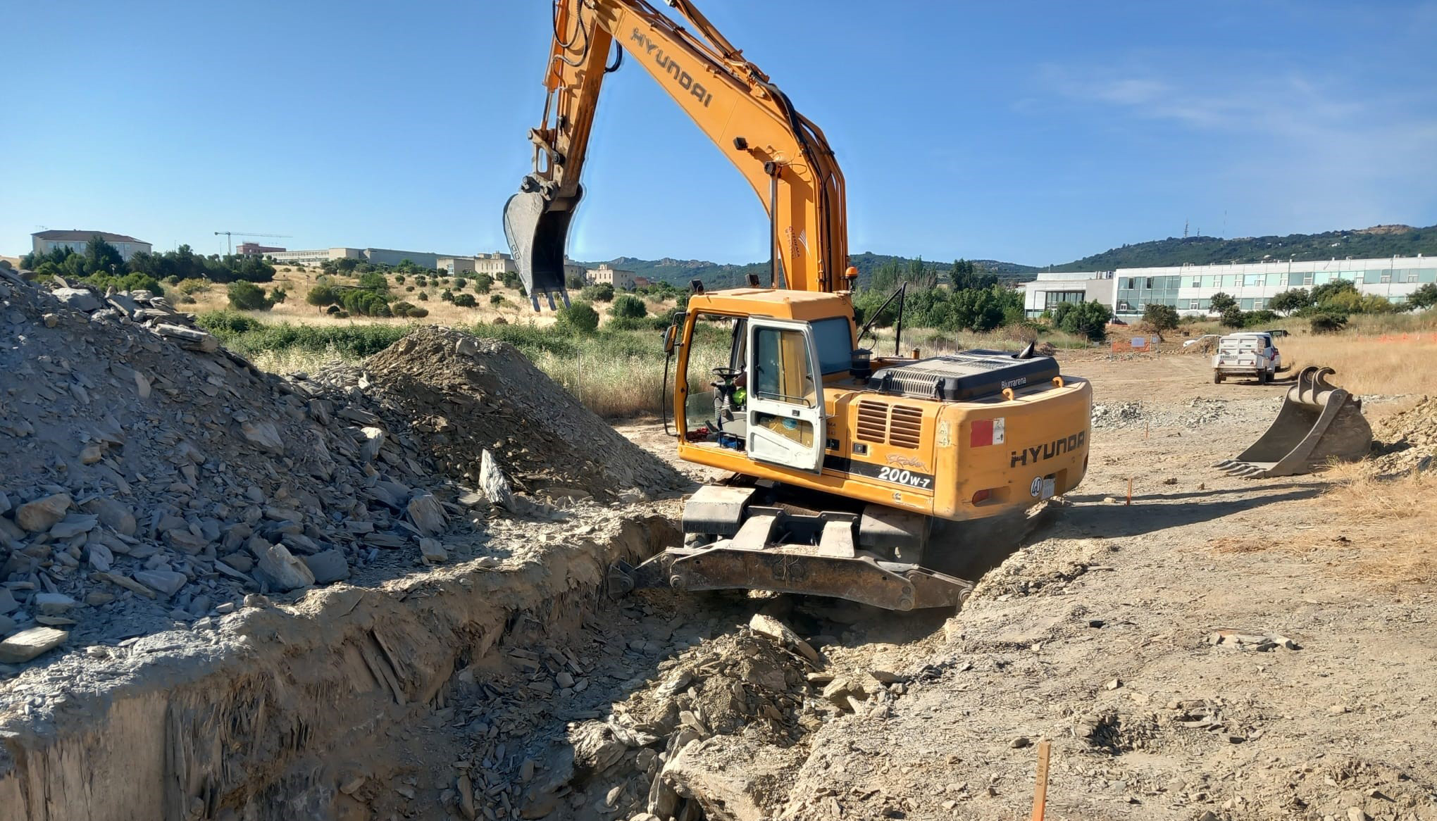 La actuaci�n incluye la renovaci�n de 12,3 kil�metros de la red principal de colectores...