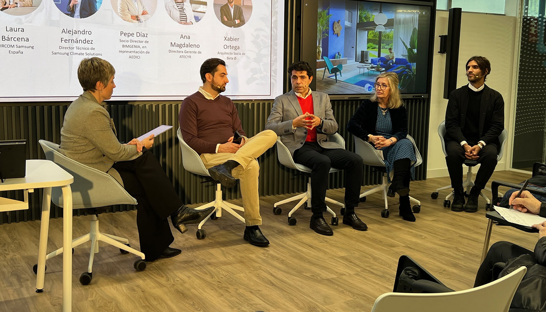 De izquierda a derecha...