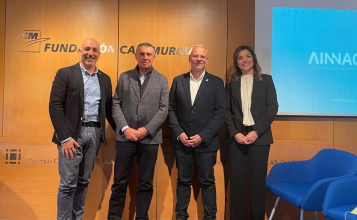 En el centro, Adolfo Garca, presidente de Fundacin Ingenio, y Francisco Bermdez, fundador de Beyond Seeds