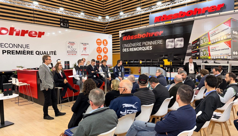 Participantes del K-Expert Talk de K�ssbohrer en Solutrans 2025, discutiendo soluciones de transporte sostenible