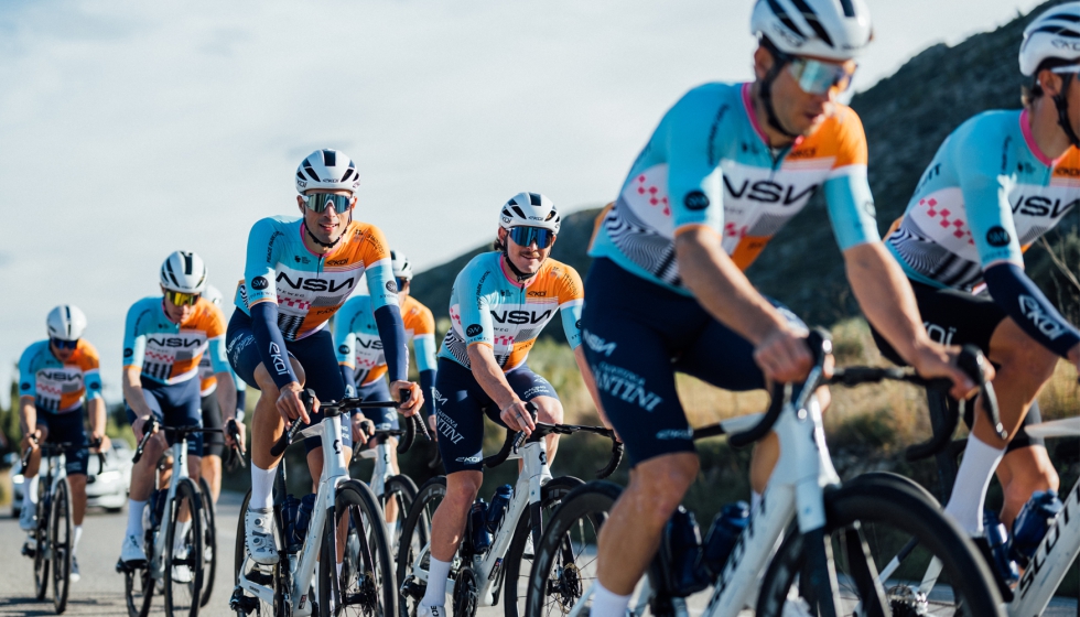 Fotograf�a promocional del reci�n presentado NSN Cycling Team