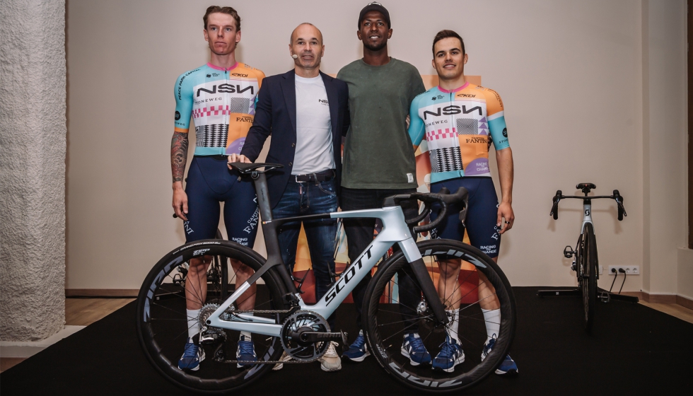 SCOTT y NSN Cycling Team presentan la colaboracin de cara a la temporada 2026. En la foto, vemos a Iniesta, Marti, Stewart, y Girmay...