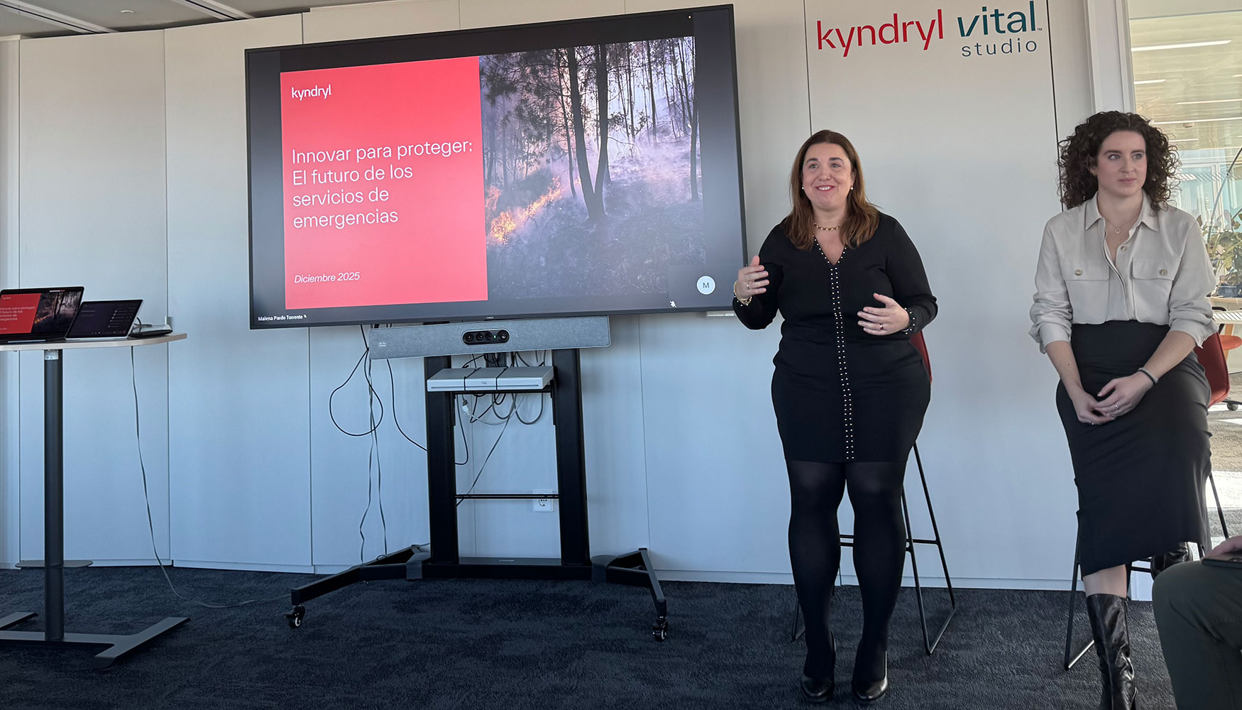 Salom Valero, directora de Innovacin de Kyndryl y Laura Guijarro, Client Technical Solutioner  Network & Edge Practice Kyndryl...