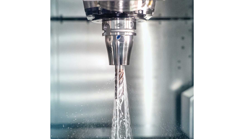 Con UNIQ DirectCool, la temperatura se distribuye de manera uniforme durante el mecanizado...