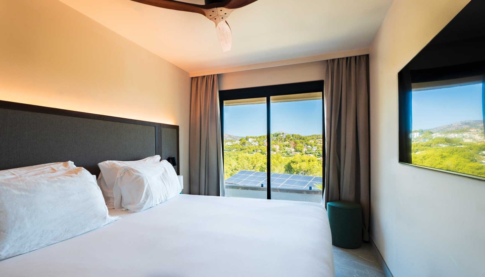 Las series de Extrual en este proyecto resaltan la presencia del paisaje dentro de la arquitectura