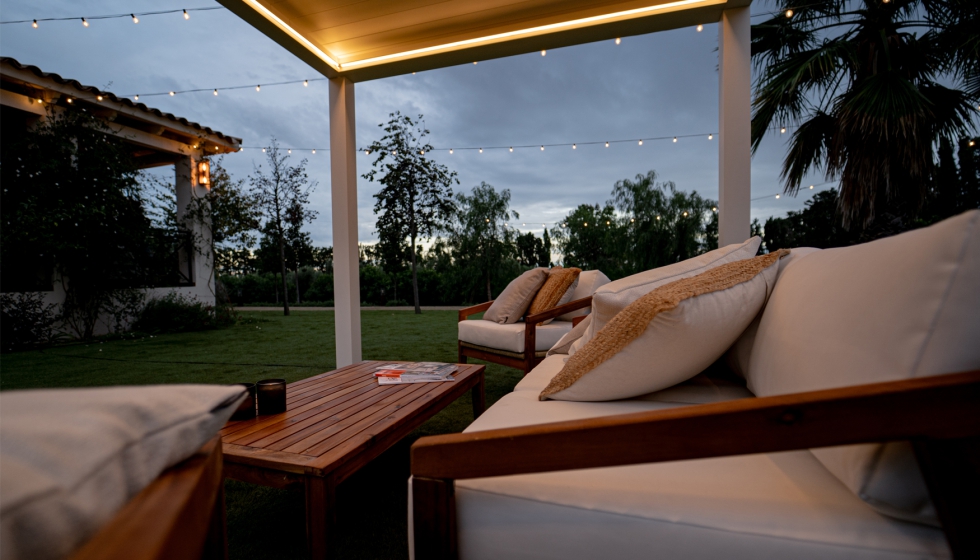 Umara re�ne soluciones de outdoor living pensadas para ampliar los espacios habitables al aire libre con confort y control...