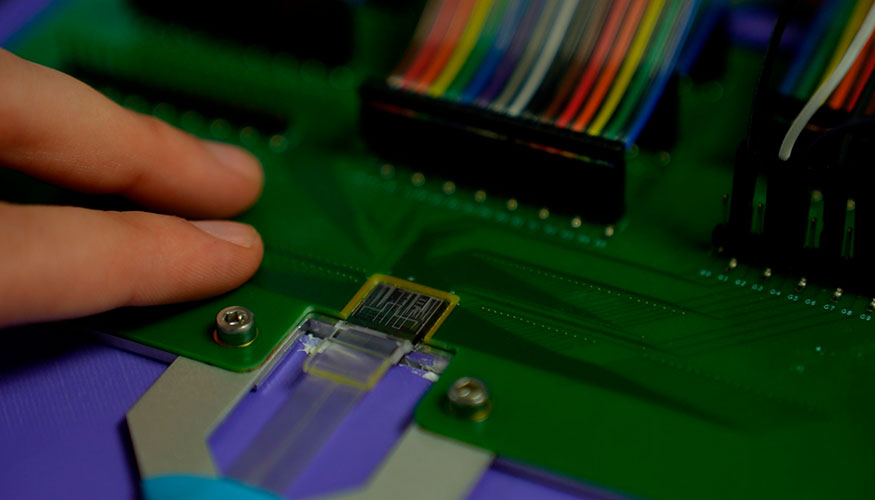 Entre los logros m�s recientes del Photonics Research Lab destaca el desarrollo del primer chip fot�nico universal...