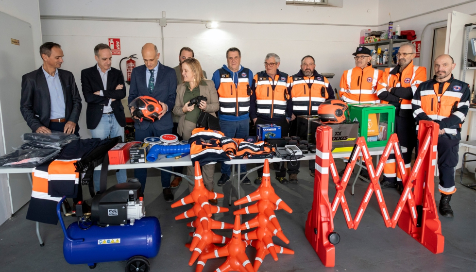 La consejera de Presidencia y Seguridad, en un acto de entrega de material a la Agrupaci�n de Protecci�n Civil de Los Corrales de Buelna...