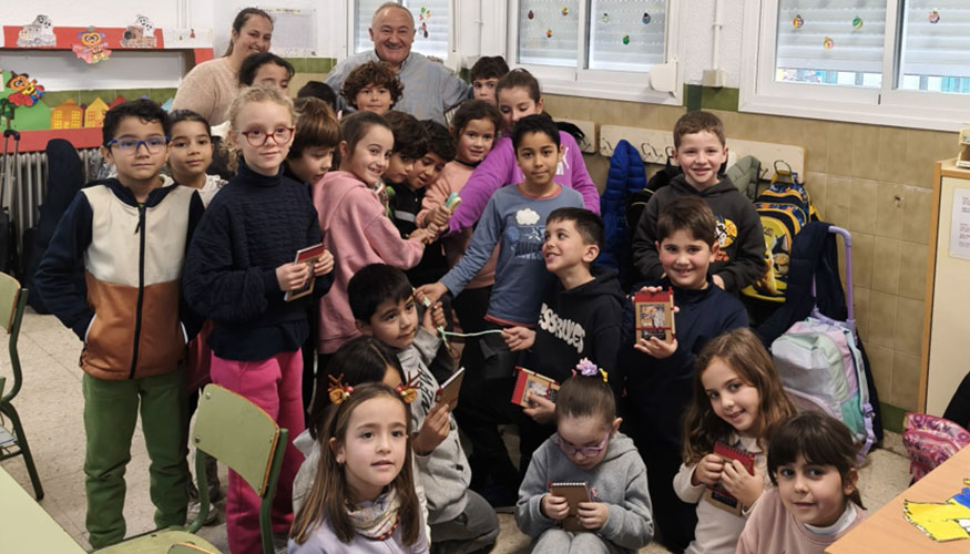 Acci�n divulgativa de la raza Loje�a en el CEIP La Victoria de Loja (Granada)
