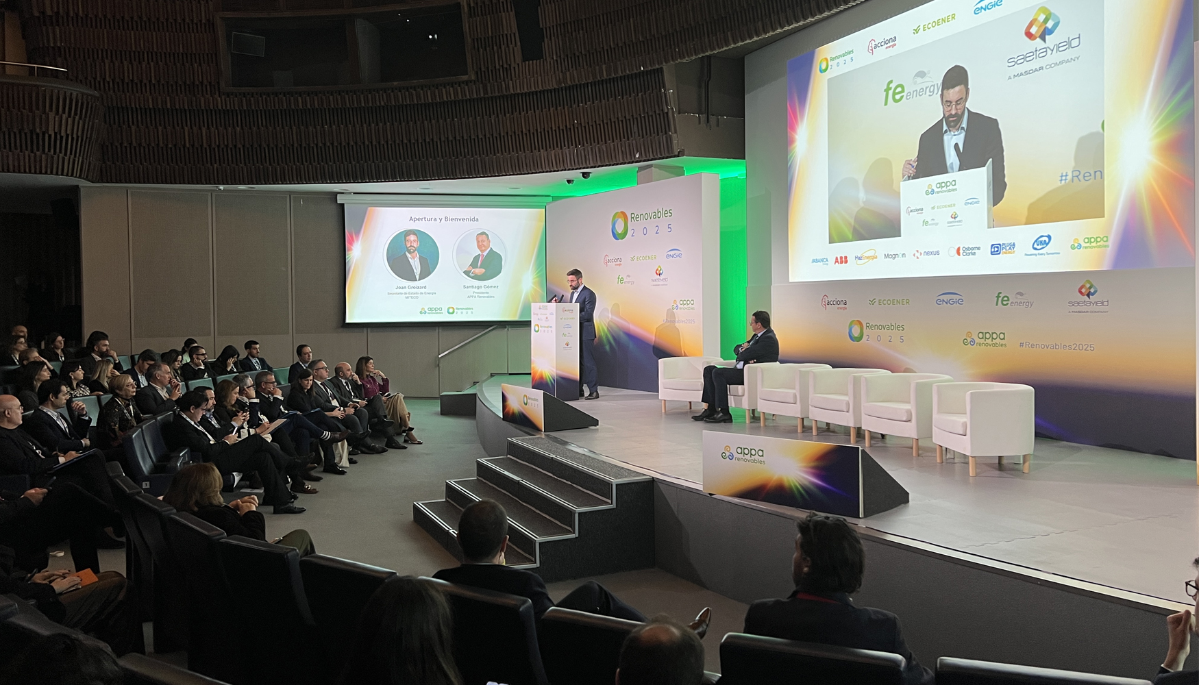 La inauguraci�n institucional del congreso corri� a cargo de Joan Groizard, secretario de Estado de Energ�a, y Santiago G�mez...