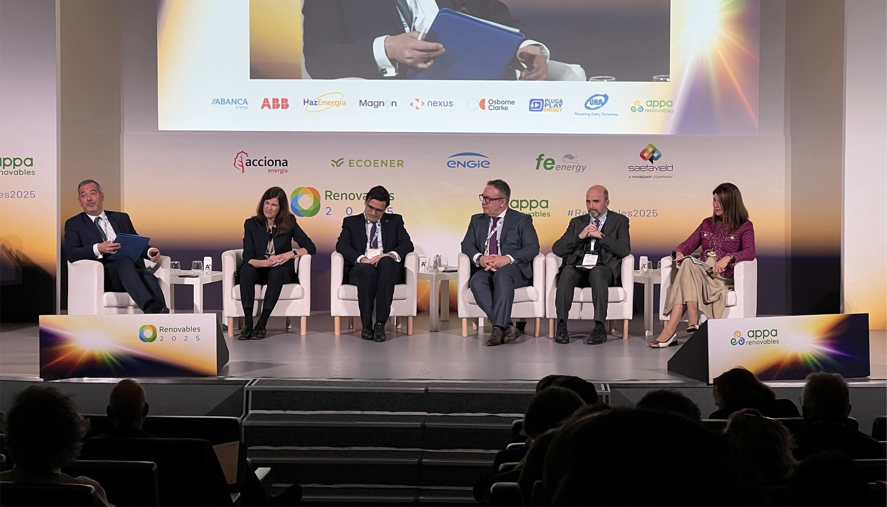 Mesa inaugural, moderada por Jos� Mar�a Gonz�lez, director general de Appa Renovables