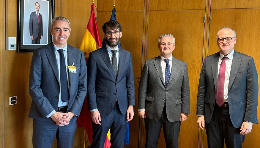 Reuni�n entre Los portavoces del Observatorio de la Rehabilitaci�n El�ctrica de la Vivienda en Espa�a (Oreve) y el director general de Planificaci�n...