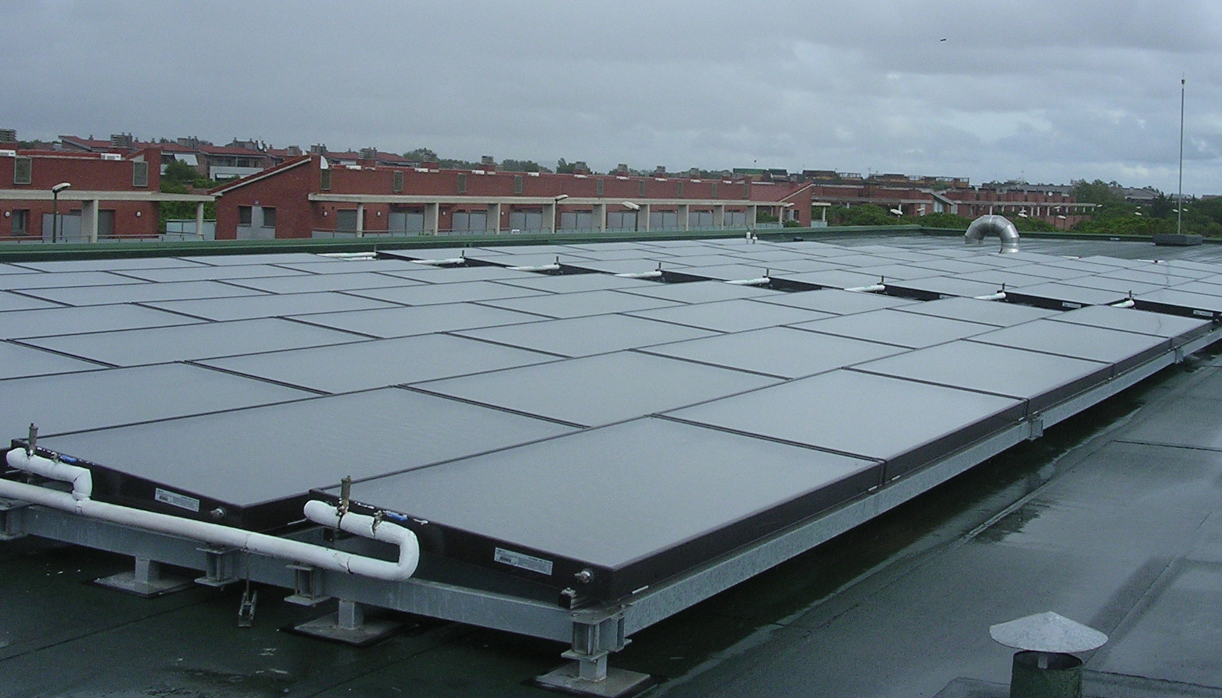 La experiencia demuestra que la hibridaci�n de solar t�rmica con bombas de calor u otras tecnolog�as renovables es la soluci�n m�s eficaz para...