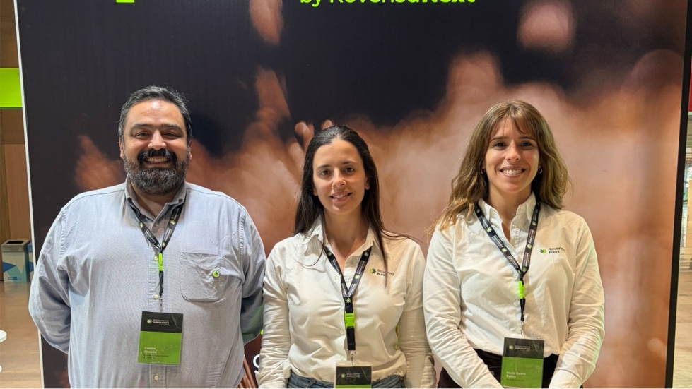 Camilo Chac�n, director of Global Portfolio Bionutrition, Carolina Lopes, Global Bionutrition Portfolio Specialist y Mar�a Emilia Paliza...