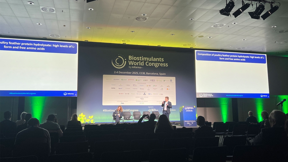 Doctorando Alexandre Kerckhove durante su conferencia