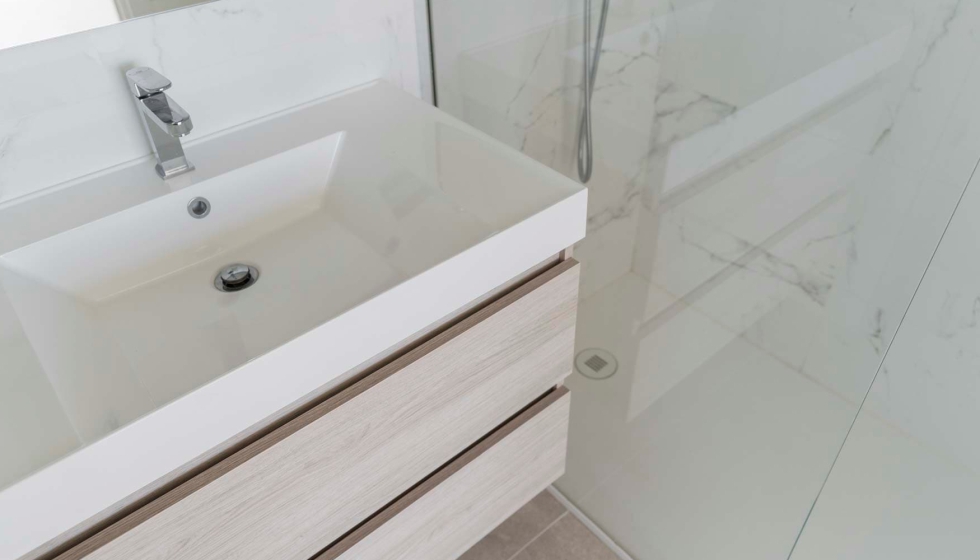 Todos los ba�os industrializados cuentan con revestimiento de cer�mica Porcelanosa y mobiliario Noken